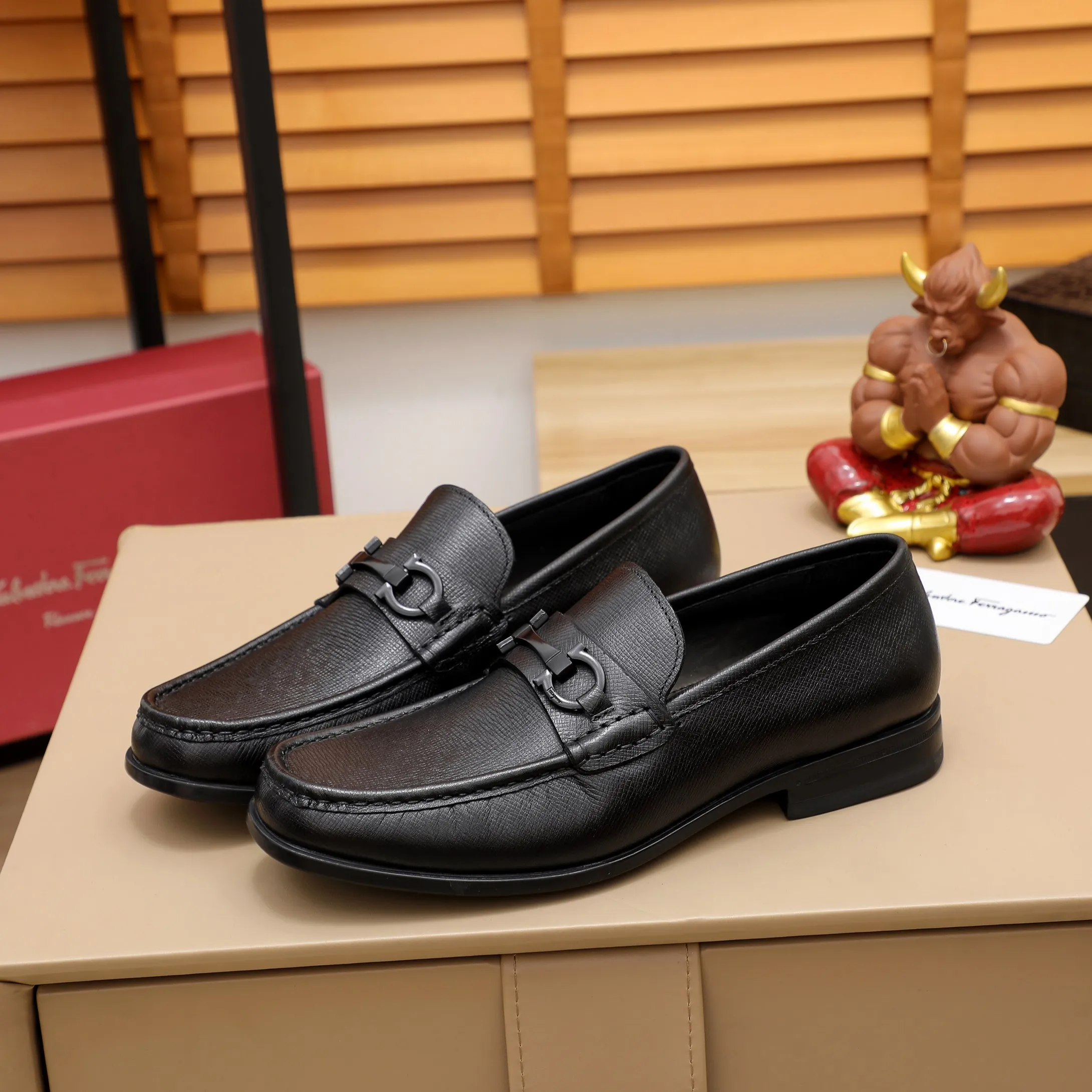 Men's shoes 💰540 🕷🕷🐂【Ferragamo】Ferragamo Popular fashion casual shoes🇨🇳Official website counter 1:1 production, original mold opening💯Good quality visible, imported high-end first-layer pebbled calfskin, water-dyed🐂leather lining🌿very clear texture, high-quality waterproof, non-slip and wear-resistant outsole🎋high quality and low price, truly handmade🍓black, coffee color, 2 colors available! Code number 38-45……